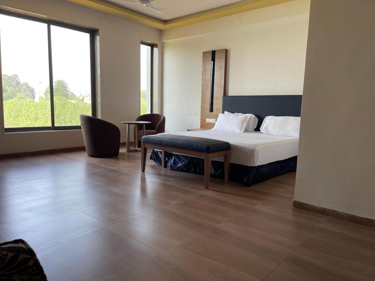 Heaven 7 Hotel & Resort Himatnagar Экстерьер фото